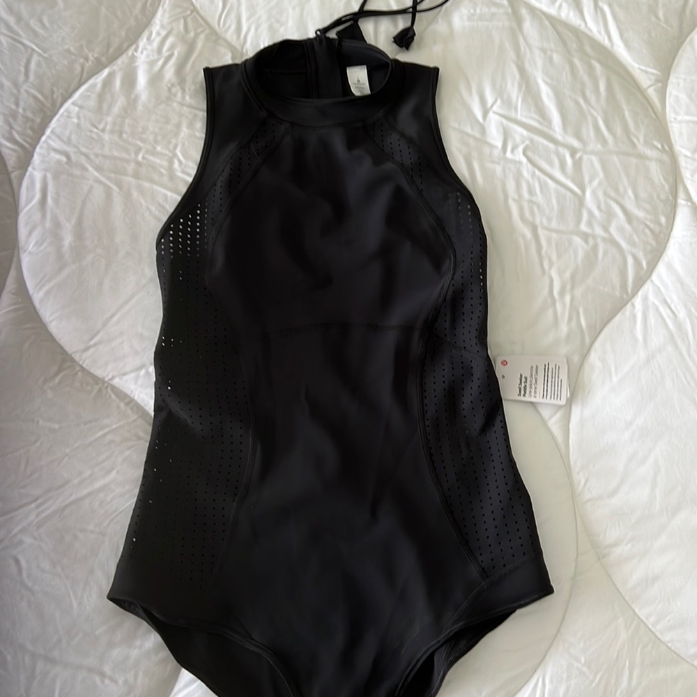 NWT Lululemon Swell Seeker swimsuit size 6